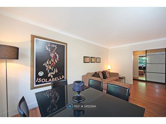 2 Bedroom Flat To Rent In Pembridge Crescent, London, W11