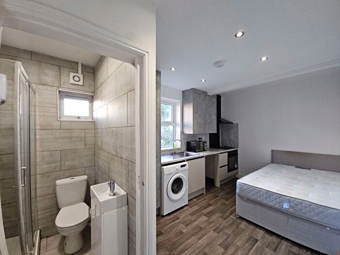 1 Bedroom Flat To Rent In Oak Road, West Bromwich, B70