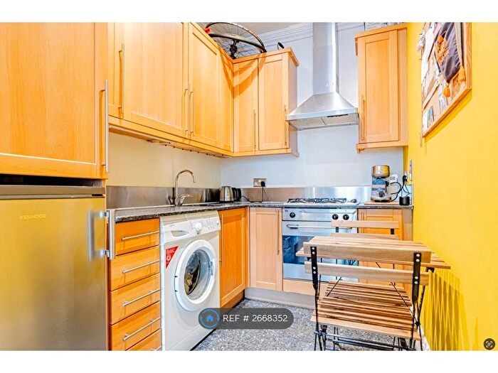 Studio To Rent In Tollington Way, London, N7
