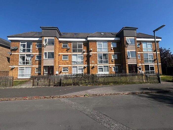 2 Bedroom Flat To Rent In Ashford, Surrey, TW15