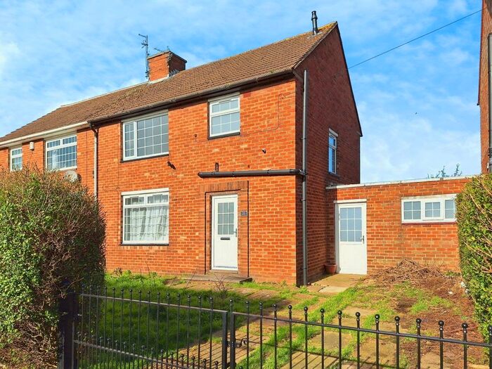 3 Bedroom Semi-Detached House To Rent In Stainton Drive, Grimsby, Lincolnshire, DN33