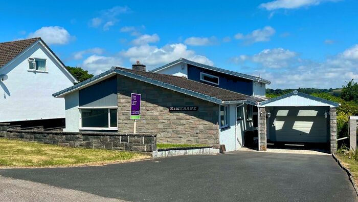 4 Bedroom House To Rent In Carlyon Bay, PL25