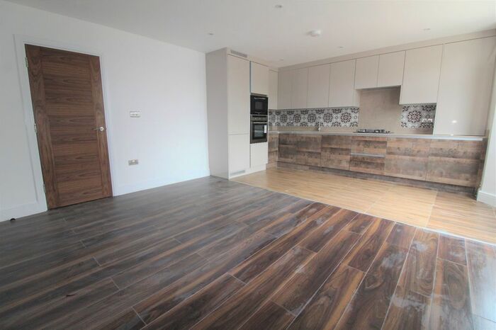 3 Bedroom Flat To Rent In Acre House, - Hyde Road, Watford, Hertfordshire, WD17