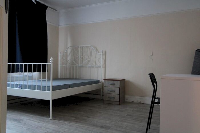 4 Bedroom Terraced House To Rent In Holdernesse Road, London, SW17