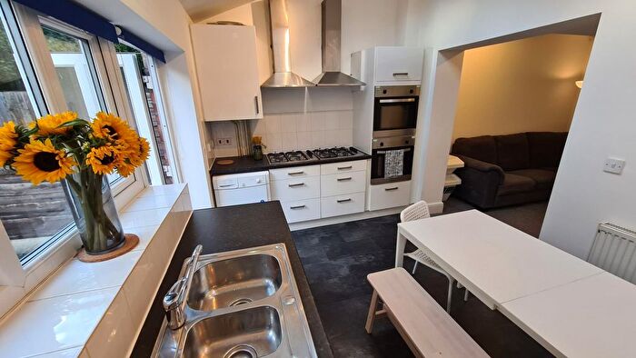 6 Bedroom Terraced House To Rent In Albion Road, Fallowfield, Manchester, M14