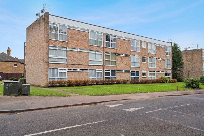 2 Bedroom Flat To Rent In Barclay Court, Park View, Hoddesdon, Hertfordshire, EN11