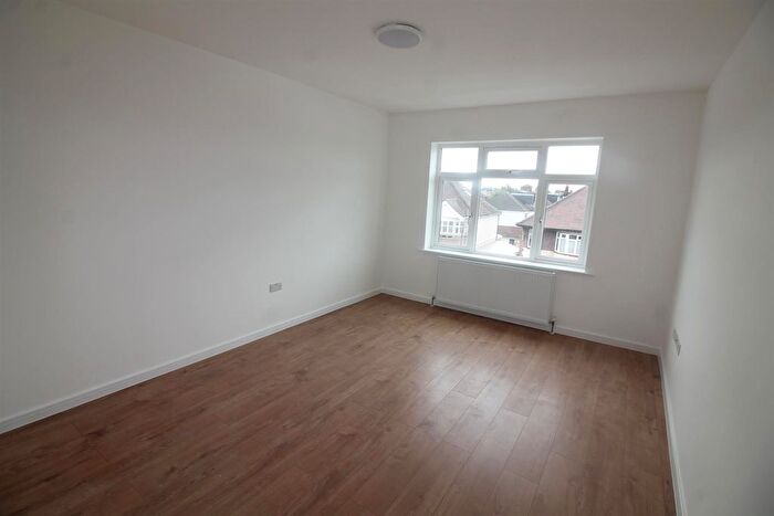 2 Bedroom Flat To Rent In High Road, Chadwell Heath, RM6