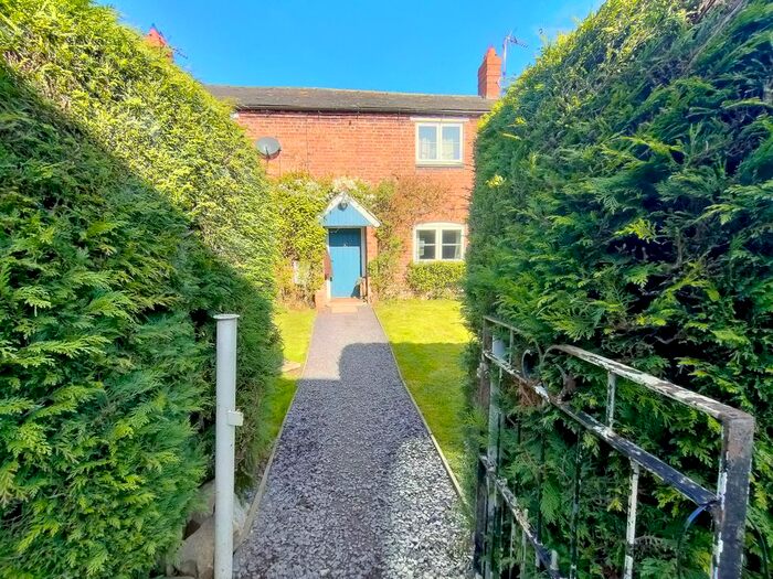 3 Bedroom Semi-Detached House To Rent In Sontley, Wrexham, LL13