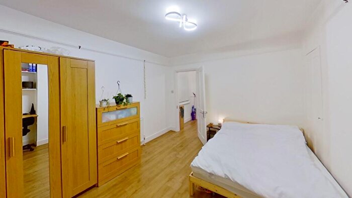 3 Bedroom Semi Detached House To Rent In Guildford Park Road, Guildford, Surrey, GU2