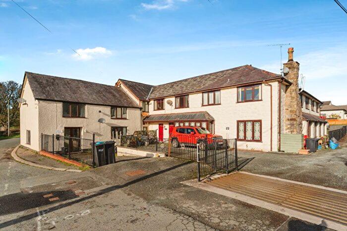 2 Bedroom Flat For Sale In Rhes-Y-Cae, Holywell, Flintshire, CH8