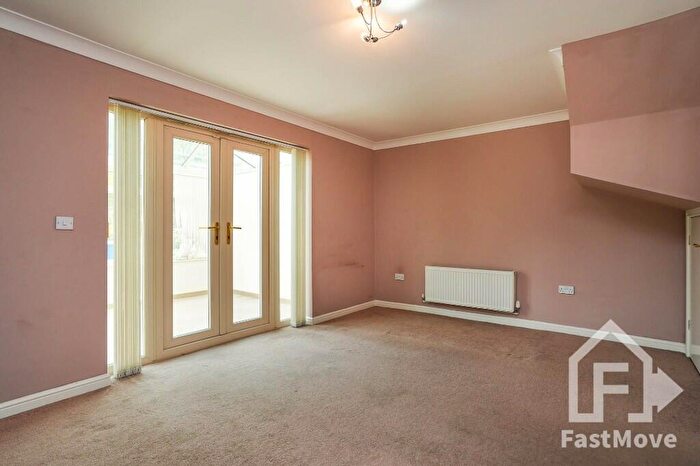 3 Bedroom End Of Terrace House For Sale In Cambourne Place, Mansfield, Nottinghamshire, NG18