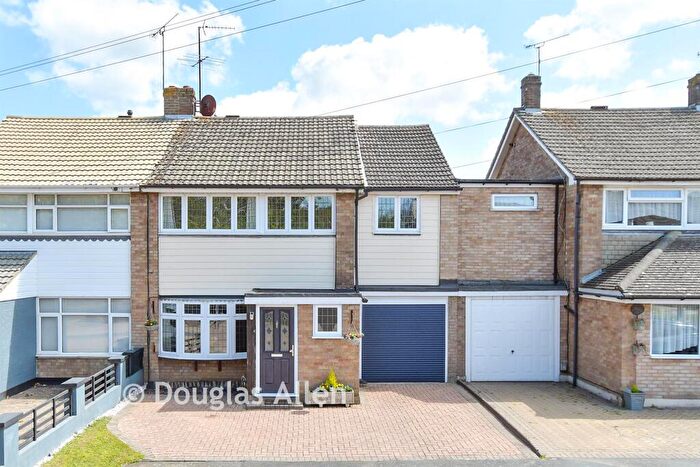 4 Bedroom Terraced House For Sale In Alicia Avenue, Wickford, Essex, SS11