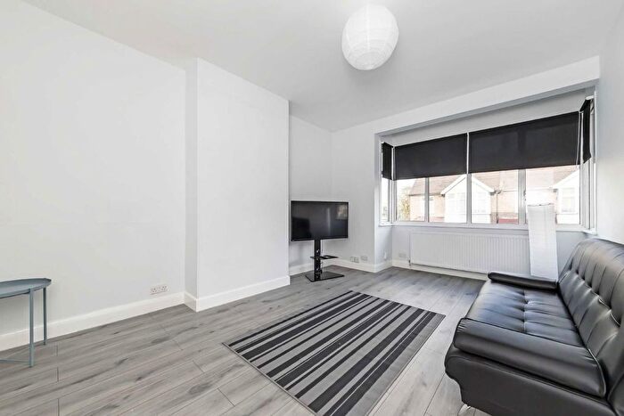 4 Bedroom Flat To Rent In Langdale Avenue, Mitcham, CR4