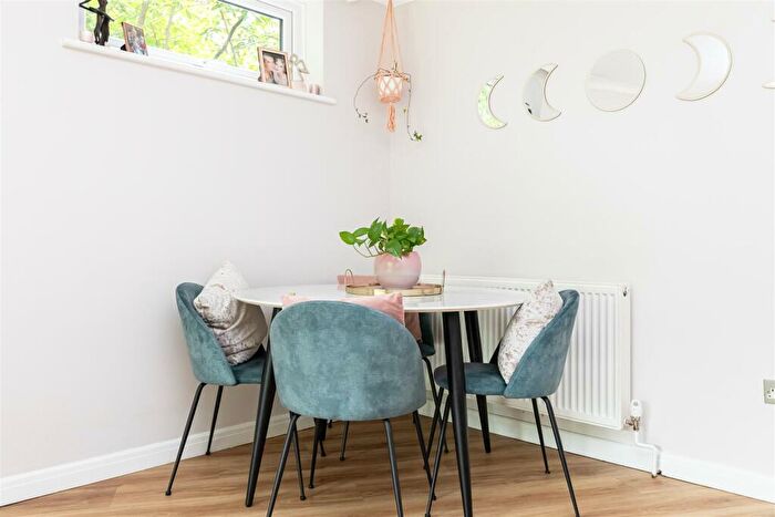 2 Bedroom Apartment To Rent In Branksome Wood Road, Bournemouth, BH4