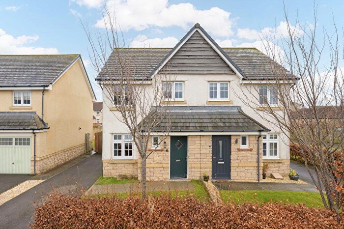 3 Bedroom Semi Detached House For Sale In Middlebank Rise, Dunfermline, KY11