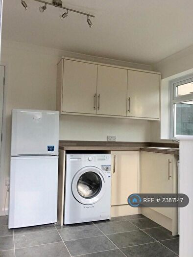 5 Bedroom Semi-Detached House To Rent In Durham Close, Guildford, GU2