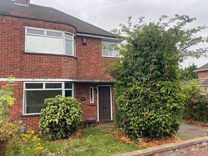 3 Bedroom Semi-Detached House To Rent In Riddy Lane, Luton, LU3