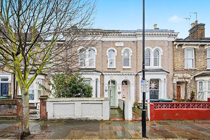 1 Bedroom Apartment For Sale In Birkbeck Road, Tottenham, N17