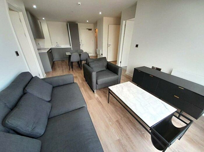 2 Bedroom Flat To Rent In Pennington Drive, London, N21