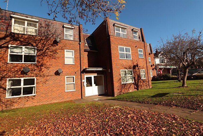 2 Bedroom Flat To Rent In Rayleigh Road, Hutton, Brentwood, CM13