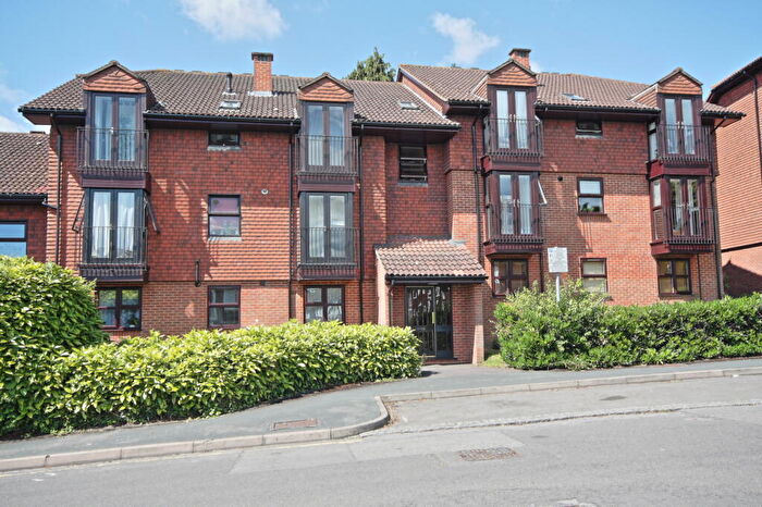 1 Bedroom Flat To Rent In Midhope Road, Woking, GU22