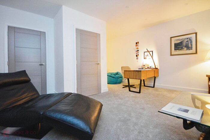 3 Bedroom End Of Terrace House For Sale In Kingsgate Avenue, Broadstairs, Kent, CT10