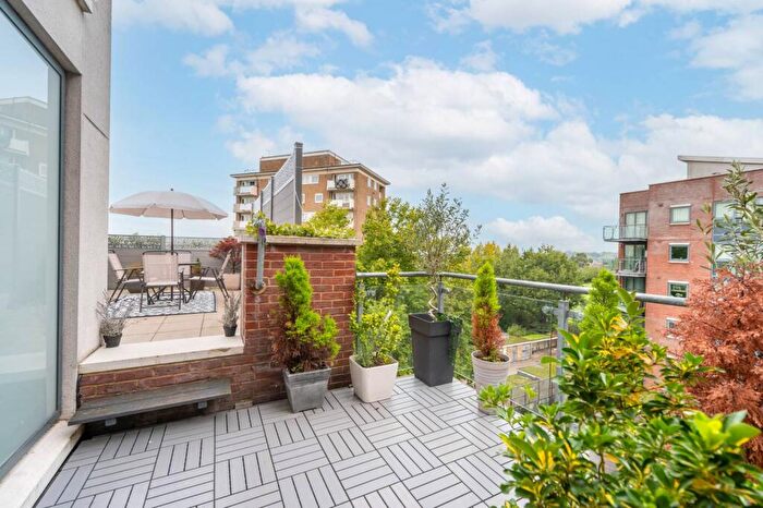 2 Bedroom Flat To Rent In Donnington Road, Willesden, London, NW10