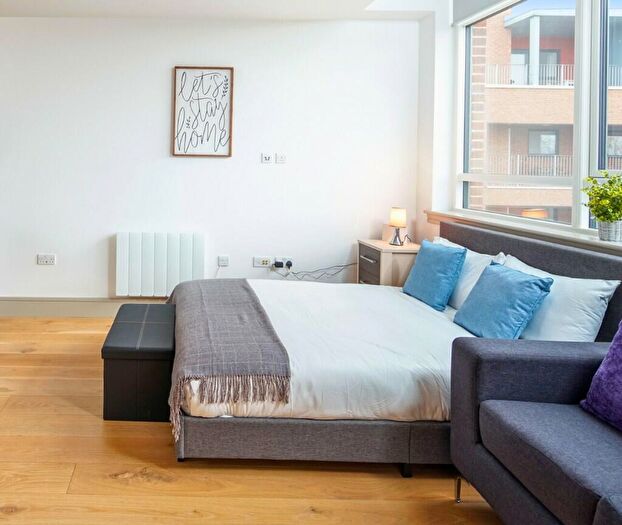 Studio To Rent In Lawrence Road, London, N15
