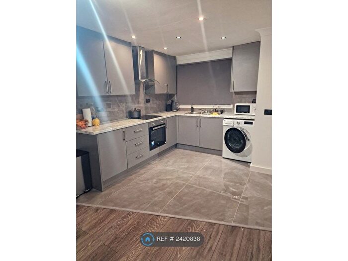 3 Bedroom Semi-Detached House To Rent In Greatmeadow, Northampton, NN3