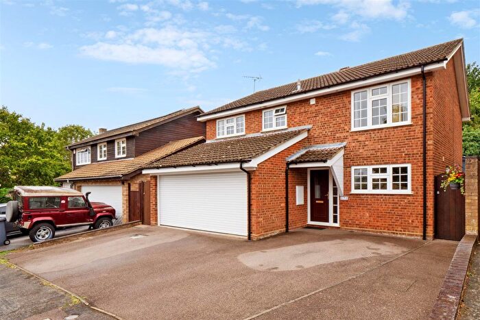 4 Bedroom Detached House For Sale In Cotefield Drive, Leighton Buzzard, Bedfordshire, LU7