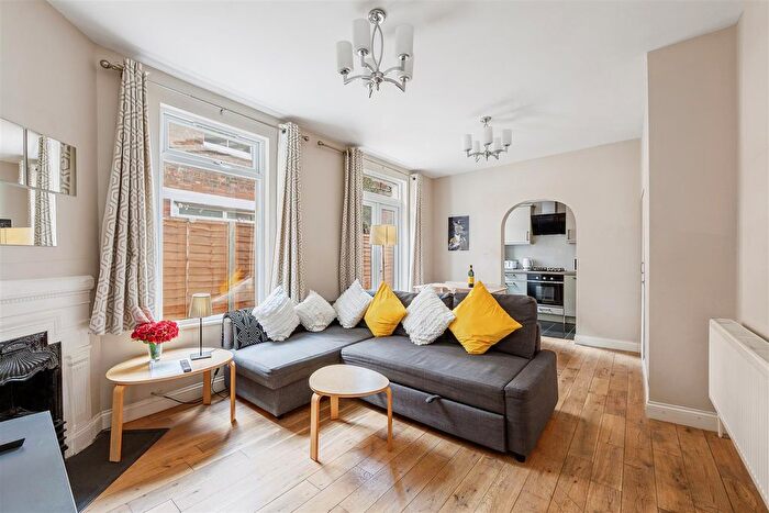2 Bedroom Flat To Rent In Bronsart Road, London, SW6