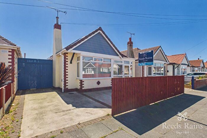 2 Bedroom Bungalow For Sale In Eaton Avenue, Rhyl, Denbighshire, LL18