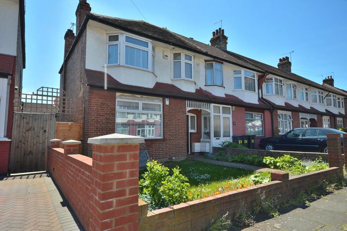 1 Bedroom Flat To Rent In Hereward Gardens, Palmers Green, N13