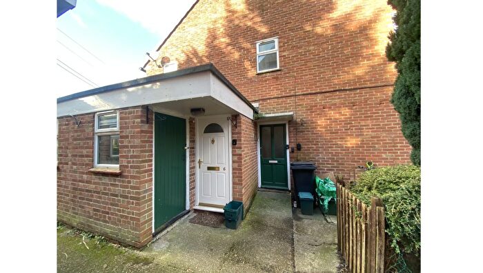 2 Bedroom Flat For Sale In Flat The Close, Hampstead Norreys, Thatcham, Berkshire, RG18