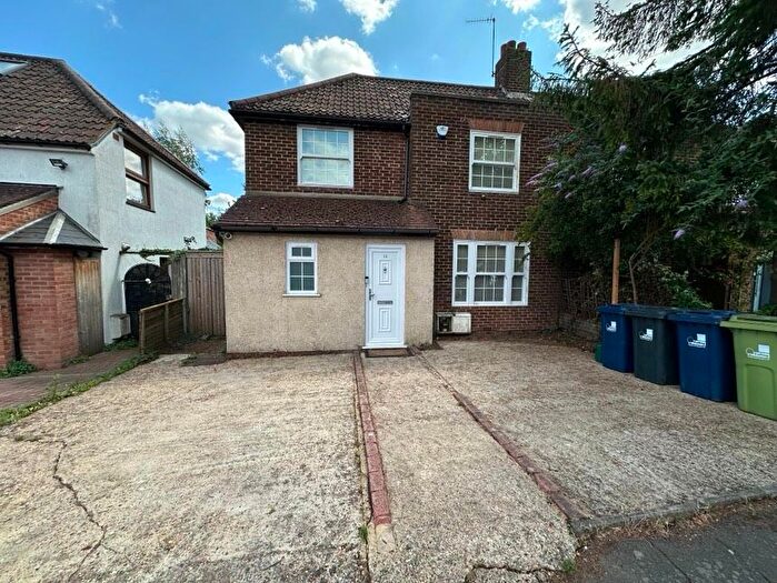 3 Bedroom Flat To Rent In Churchill Gardens, London, W3