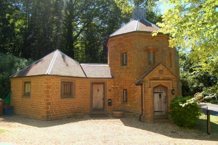 1 Bedroom Detached House To Rent In , Fawsley, Northants, NN11