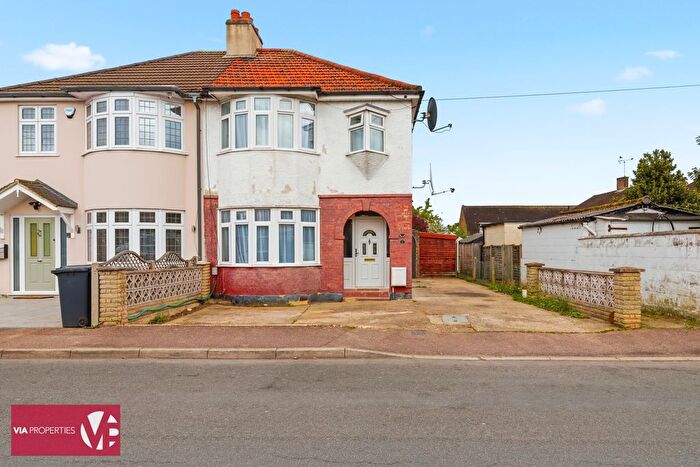 3 Bedroom Terraced House To Rent In Fairfield Road, Hoddesdon, EN11