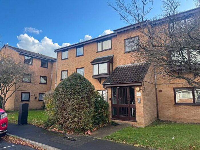 1 Bedroom Flat To Rent In Millhaven Close, Romford, London, RM6