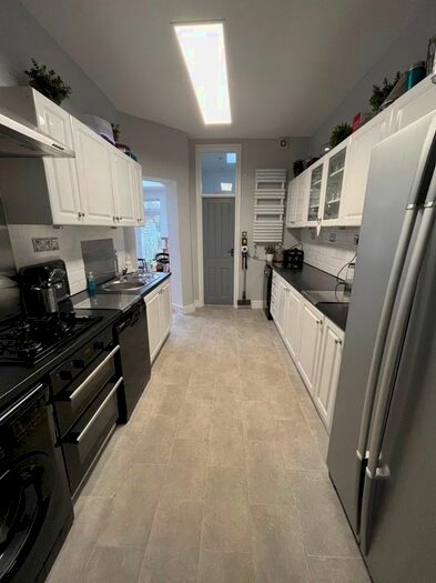 2 Bedroom Flat To Rent In Meadowcroft Road, London, N13