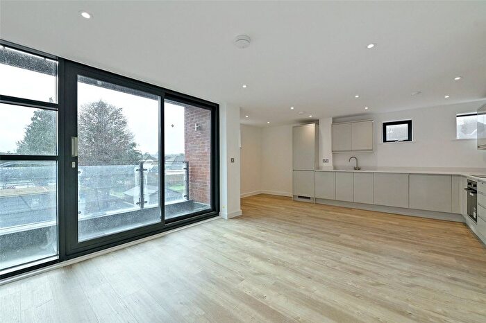 2 Bedroom Flat To Rent In Dedworth Road, Windsor, Berkshire, SL4