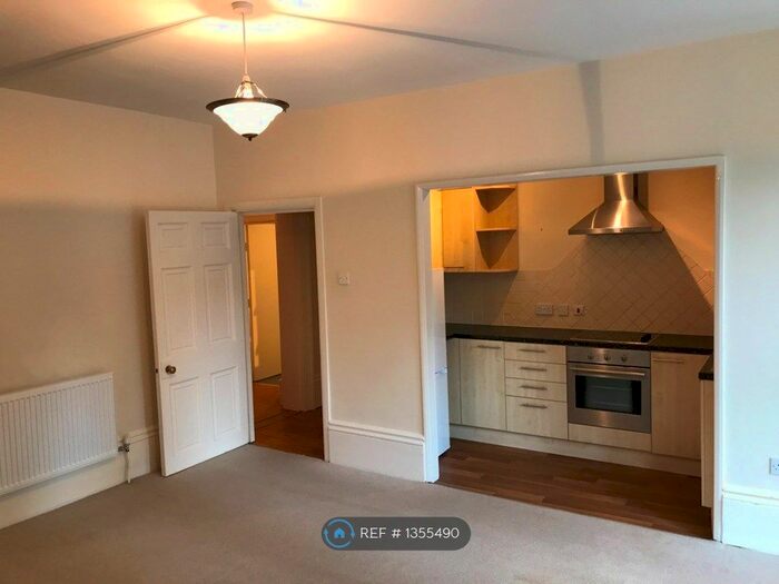 3 Bedroom Flat To Rent In Victoria Road, Sheffield, S10