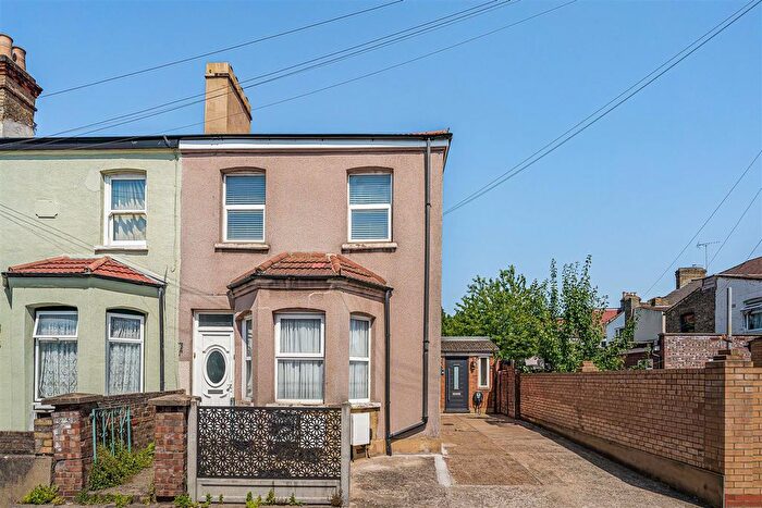 2 Bedroom Maisonette For Sale In Leopold Road, Walthamstow, London, E17