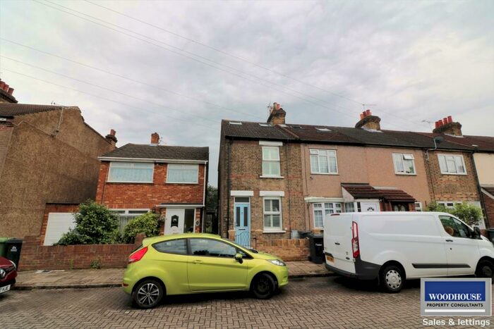 3 Bedroom End Of Terrace House To Rent In Railway Road, Waltham Cross, EN8