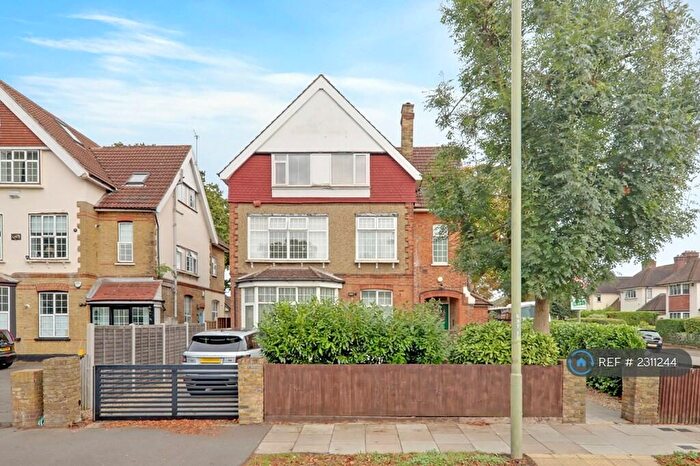 2 Bedroom Flat To Rent In Grove Park Road, London, SE9