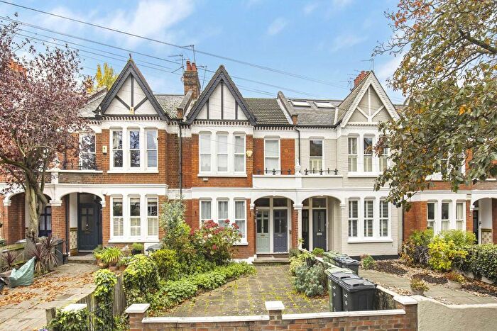 3 Bedroom Flat For Sale In Trouville Road, Clapham, SW4