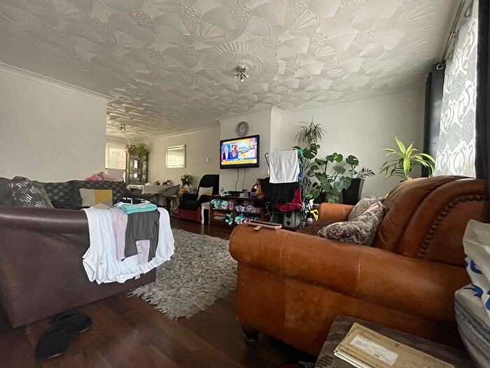 3 Bedroom Terraced House For Sale In Scots Close, Staines, TW19