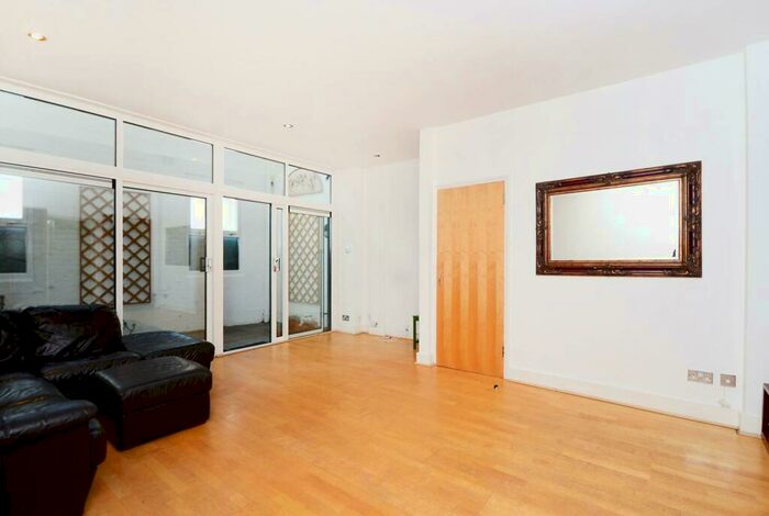 2 Bedroom Mews To Rent In Transenna Works, Highbury, London, N1