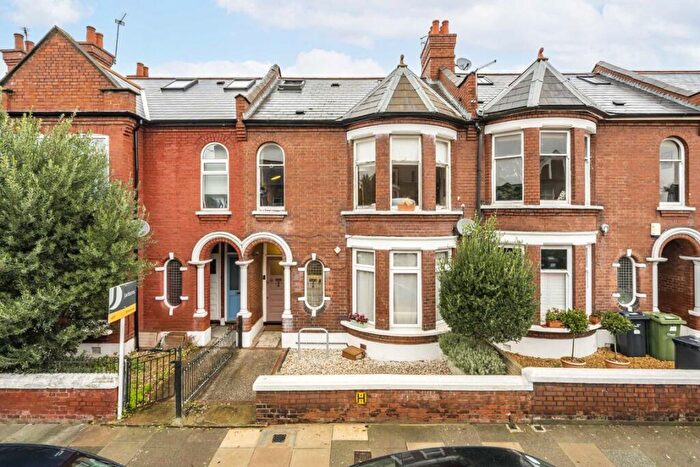 4 Bedroom Maisonette To Rent In Burnbury Road, Balham, SW12