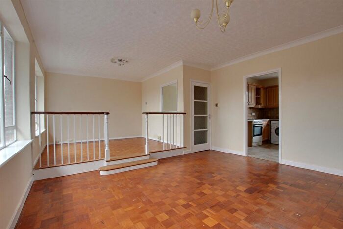 3 Bedroom Flat To Rent In Springbank, London, N21