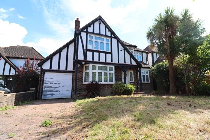 4 Bedroom Detached House For Sale In Green Lane, Edgware, Middlesex, HA8